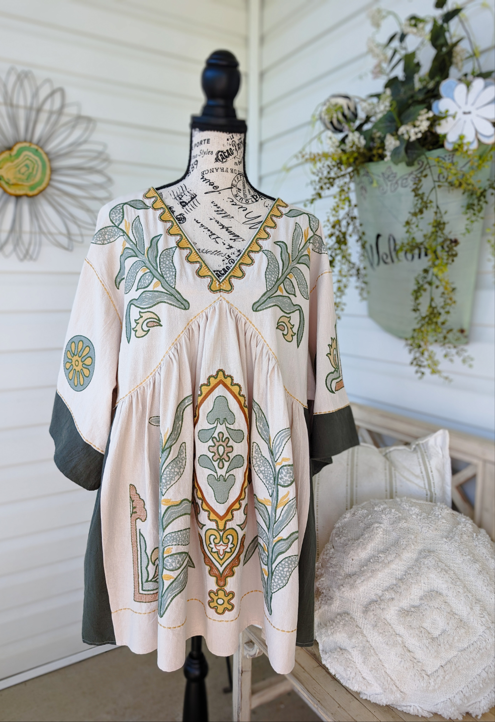 BlueVelvet Floral Embroidered Mini Dress