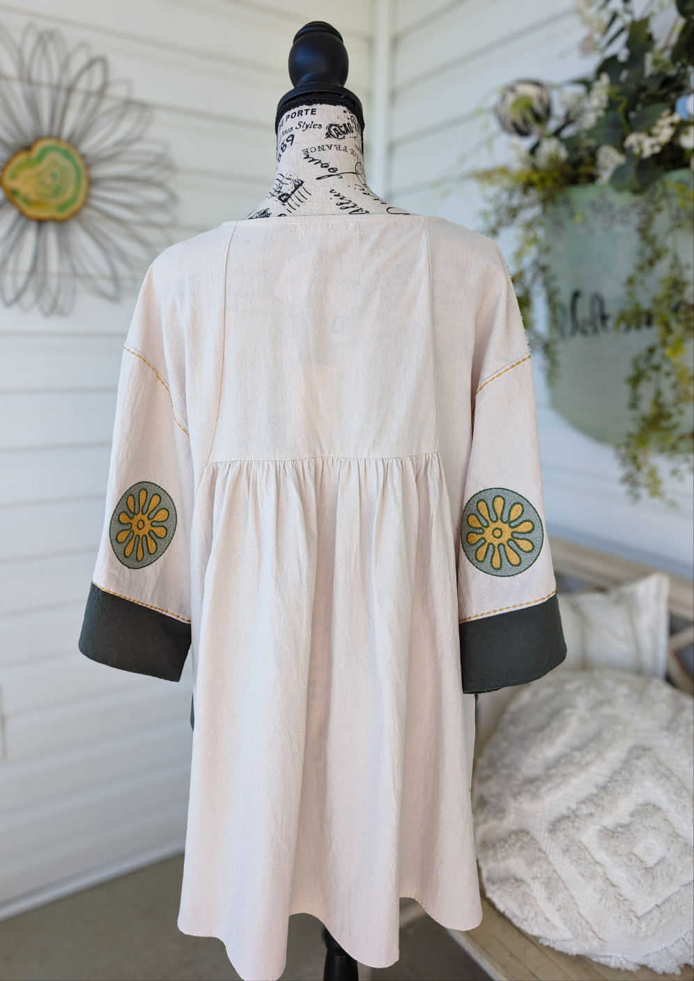 BlueVelvet Floral Embroidered Mini Dress