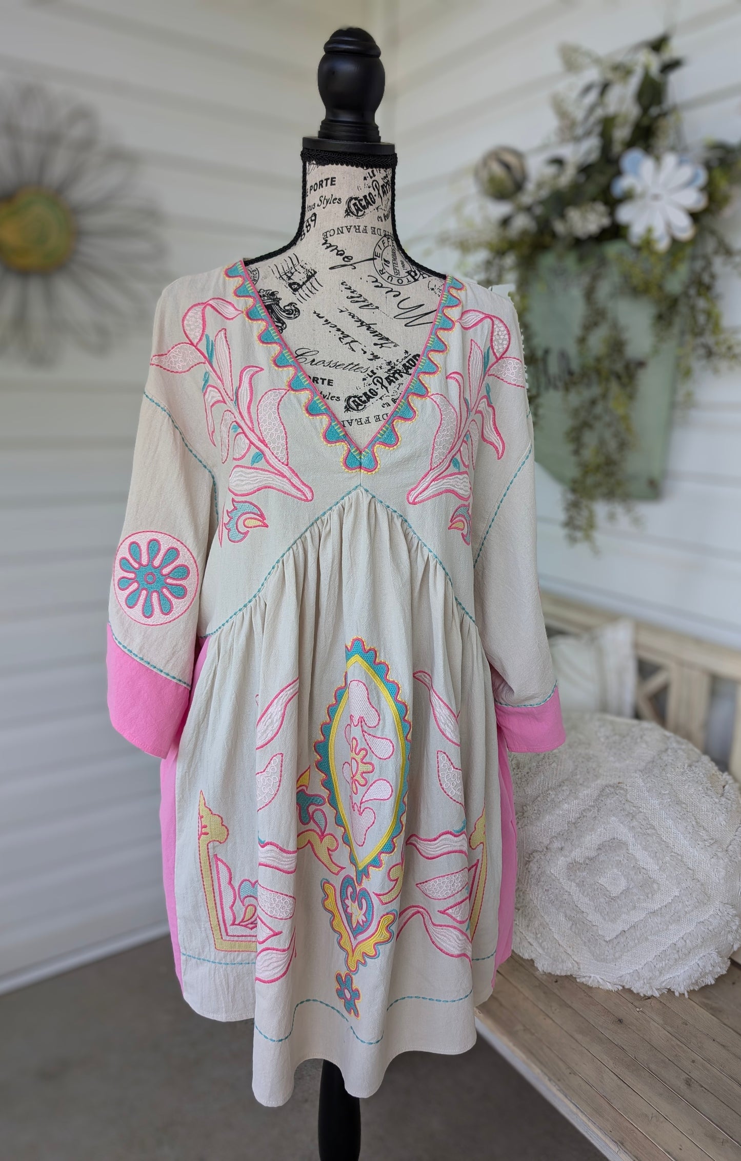 BlueVelvet Floral Embroidered Mini Dress